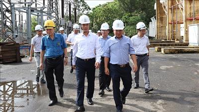 Hoàn thành thay thế máy biến áp AT2 500kV-450MVA pha C trạm biến áp 500kV Hòa Bình
