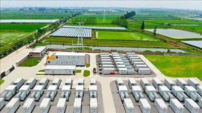 Hệ thống pin natri-ion cung cấp điện cho 12.000 hộ gia đình