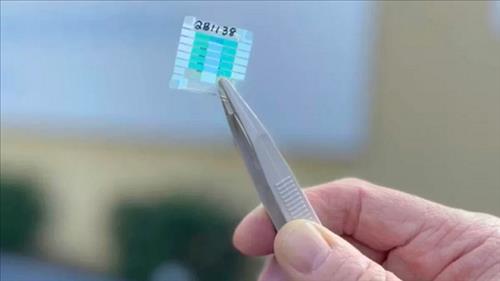 Australia công bố pin lượng tử đầu tiên được xạc không dây bằng laser