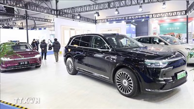 Phát triển hệ thống sạc không dây hiệu suất cao cho xe năng lượng mới
