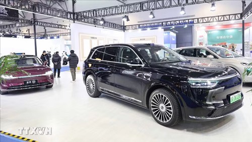 Phát triển hệ thống sạc không dây hiệu suất cao cho xe năng lượng mới