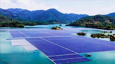 Động thổ dự án điện mặt trời nổi lòng hồ thủy điện Sơn La