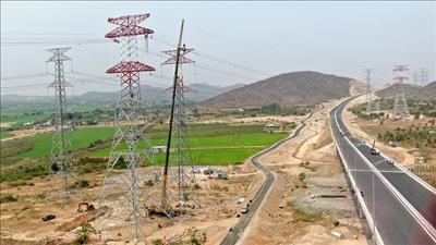Di dời các điểm giao chéo đường dây 500kV với cao tốc Bắc - Nam đoạn qua Bình Thuận