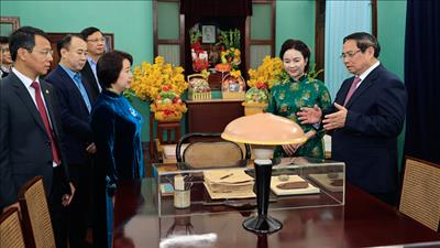 Thủ tướng Phạm Minh Chính dâng hương tưởng nhớ Chủ tịch Hồ Chí Minh