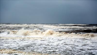 Các tỉnh ven biển miền Trung chuẩn bị ứng phó với áp thấp nhiệt đới gần Biển Đông