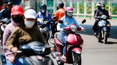 Nắng nóng bao trùm cả nước, có nơi trên 40 độ C