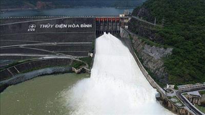 Nhiều hồ thủy điện lớn đóng cửa xả đáy