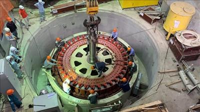 Thủy điện Bảo Lạc B hạ thành công rotor tổ máy số 1