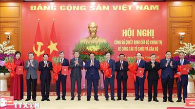 Công bố Quyết định của Bộ Chính trị về công tác tổ chức, cán bộ của TTXVN, VTV, VOV và 2 viện hàn lâm