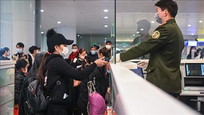 Giảm thời gian cấp Giấy miễn thị thực xuống còn 1 ngày