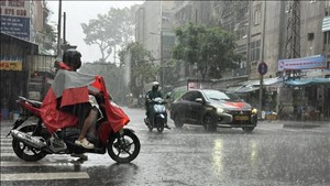 Mưa dông ở nhiều khu vực, cần đề phòng lốc, sét và gió giật mạnh