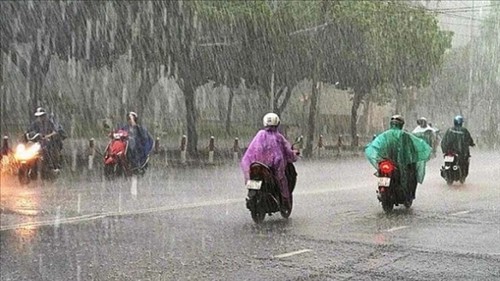 Nhiều khu vực trên cả nước có mưa dông, cần đề phòng khả năng xảy ra lốc, sét, mưa đá