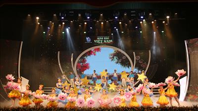 Hào hùng không khí ngày 30/4 trong chương trình giao lưu nghệ thuật “Hào khí Việt Nam”