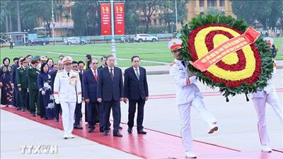 Lãnh đạo Đảng, Nhà nước vào Lăng viếng Chủ tịch Hồ Chí Minh nhân kỷ niệm Ngày giải phóng miền Nam, thống nhất đất nước