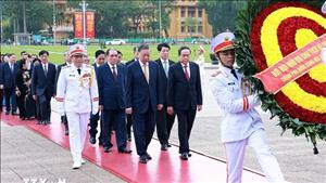 Kỷ niệm 136 năm Ngày sinh Chủ tịch Hồ Chí Minh: Lãnh đạo Đảng, Nhà nước vào Lăng viếng Bác