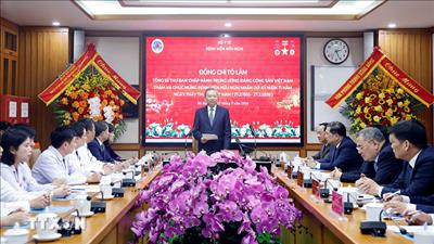 Tổng Bí thư: Thầy thuốc là điểm tựa của người bệnh trong thời khắc khó khăn nhất