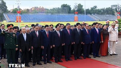 Lãnh đạo Đảng, Nhà nước, Đảng ủy Công an Trung ương, Bộ Công an vào Lăng viếng Chủ tịch Hồ Chí Minh