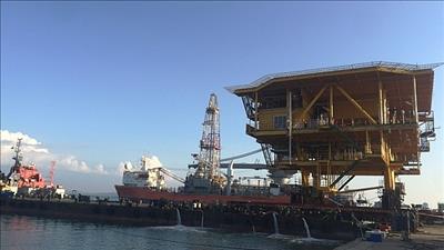 Vietsovpetro đón dòng dầu thương mại đầu tiên từ giàn BK-20 mỏ Bạch Hổ