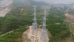 Hoàn thành 4 mạch đường dây 500kV đấu nối từ trạm biến áp 500kV Vĩnh Yên