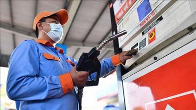 Bộ Tài chính đề xuất giảm thuế bảo vệ môi trường 1.000 đồng/lít xăng