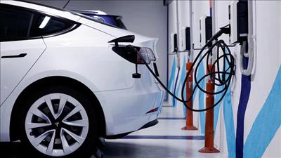 EU rót hơn 230 tỷ USD vào pin, xe điện để giảm phụ thuộc Trung Quốc