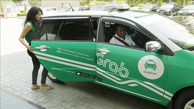 Không bắt buộc gắn hộp đèn taxi trên xe công nghệ và xe taxi thanh toán bằng đồng hồ