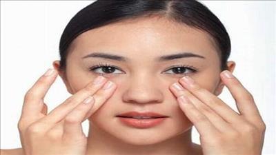 Day ấn huyệt thúc đẩy khí huyết vùng mắt