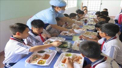 Giáo dục dinh dưỡng và xây dựng thực đơn bữa ăn khoa học cho học sinh