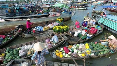 Bán sản phẩm OCOP tại chợ nổi Cái Răng để thúc đẩy du lịch