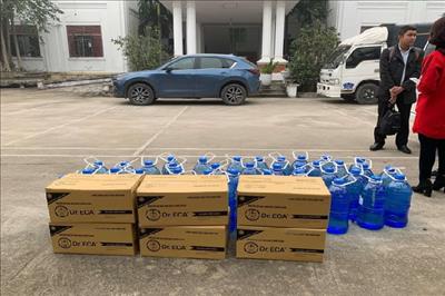 Ba huyện tại tỉnh Vĩnh Phúc được tặng 400 lít dung dịch khử trùng Dr. Eca