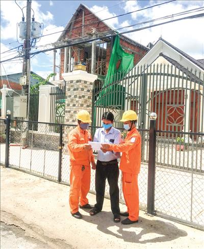 Công ty Điện lực TP Cần Thơ: Tuyên truyền an toàn điện trong sản xuất và thi công công trình
