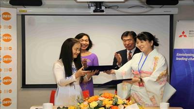 Hỗ trợ giải quyết tình trạng già hóa dân số tại Việt Nam