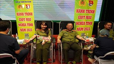Công an Hà Nội phát động Hành trình “Giọt máu nghĩa tình 2023”.
