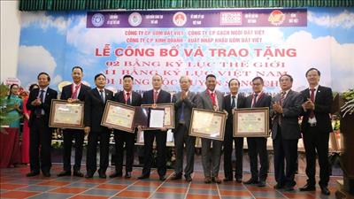 Gốm đất Việt lập cú đúp kỷ lục thế giới