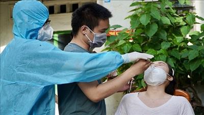 Thực hiện lấy mẫu xét nghiệm Covid-19 tại nhà toàn TPHCM