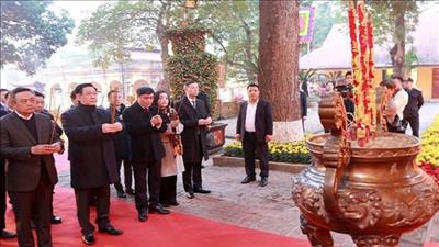 Hoàng thành Thăng Long khai xuân, mừng năm mới