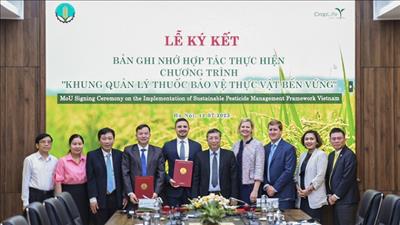 Ký kết triển khai Chương trình Khung quản lý thuốc bảo vệ thực vật bền vững