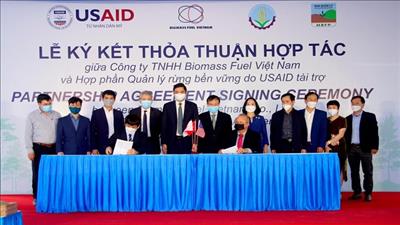 Ký thỏa thuận hợp tác phát triển rừng bền vững