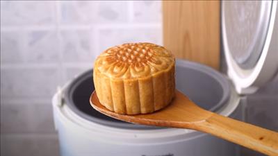 Làm bánh trung thu bằng nồi cơm điện vừa dễ dàng vừa ngon miệng