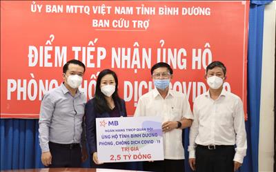 Ngân hàng TMCP Quân đội ủng hộ 2,5 tỷ đồng cho tỉnh Bình Dương trong công tác phòng, chống dịch Covid - 19