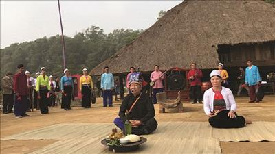 Phấn đấu đưa văn hóa Mo Mường thành di sản bảo vệ khẩn cấp
