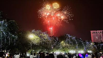 Rộn ràng không khí chào đón năm mới trên cả nước