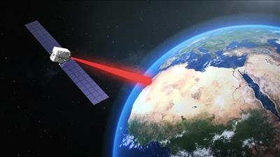 Pin mặt trời truyền điện từ không gian xuống trái đất
