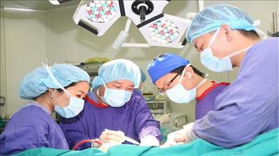 Chăm con thừa chất, bé trai 12 tuổi ở Hà Nội đầy sỏi trong mật