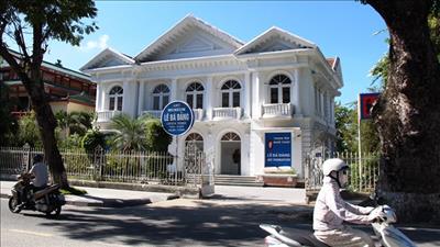 Phố bảo tàng bên sông Hương