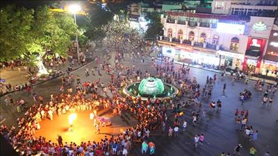 Hà Nội thử nghiệm mở rộng không gian phố đi bộ
