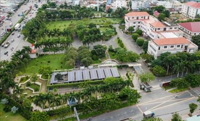 Trụ sở UBND lắp điện mặt trời, có cảnh quan như công viên ở TP HCM