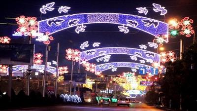 Hà Nội đảm bảo công tác trang trí và vệ sinh môi trường dịp lễ, Tết