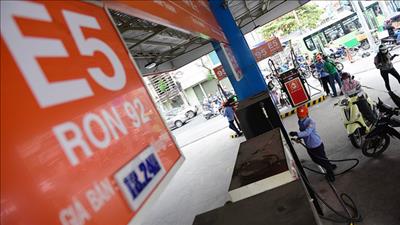 Lượng xăng E5 RON92 tăng trên 30%