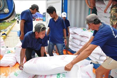 Cấp gạo, nhà bạt, máy phát điện cho các tỉnh Gia Lai, Bình Phước, Sóc Trăng